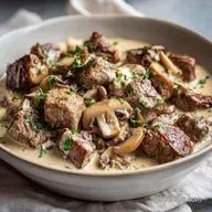 Slow Cooker Beef Stroganoff: Creamy