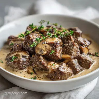 Slow Cooker Beef Stroganoff: Creamy Recipe Card