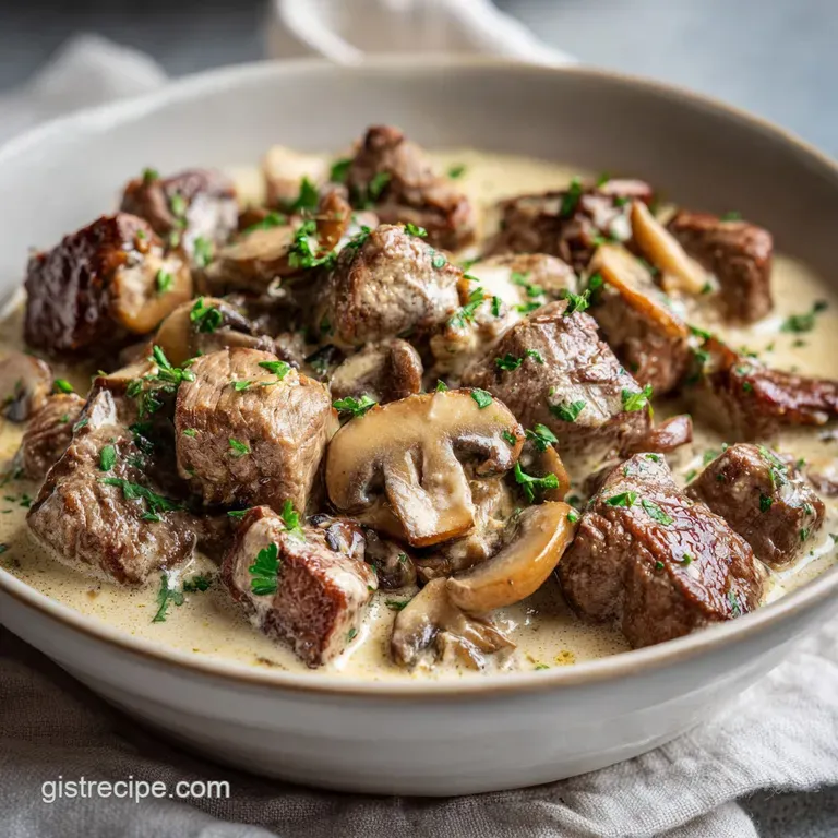 Slow Cooker Beef Stroganoff: Creamy and Tender